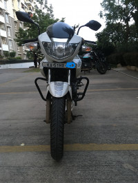 White TVS Apache RTR 180