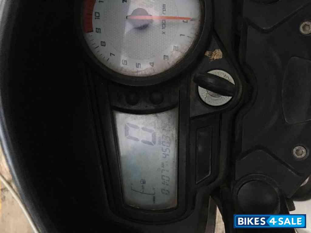 White TVS Apache RTR 180