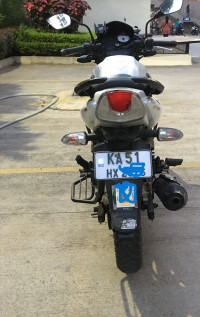 White TVS Apache RTR 180