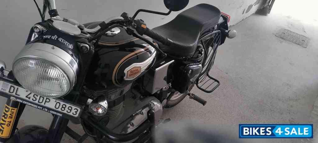 Black Royal Enfield Bullet Standard 350