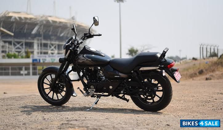Black Bajaj Avenger Street 160 BS6