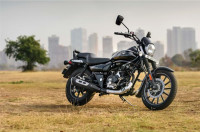 Black Bajaj Avenger Street 160 BS6