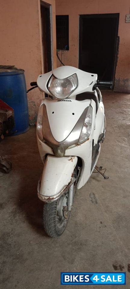 White Honda Aviator