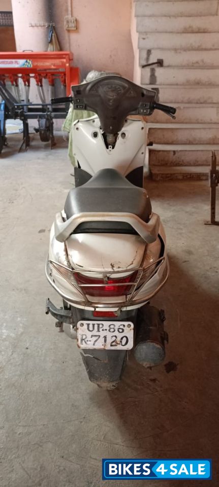 White Honda Aviator