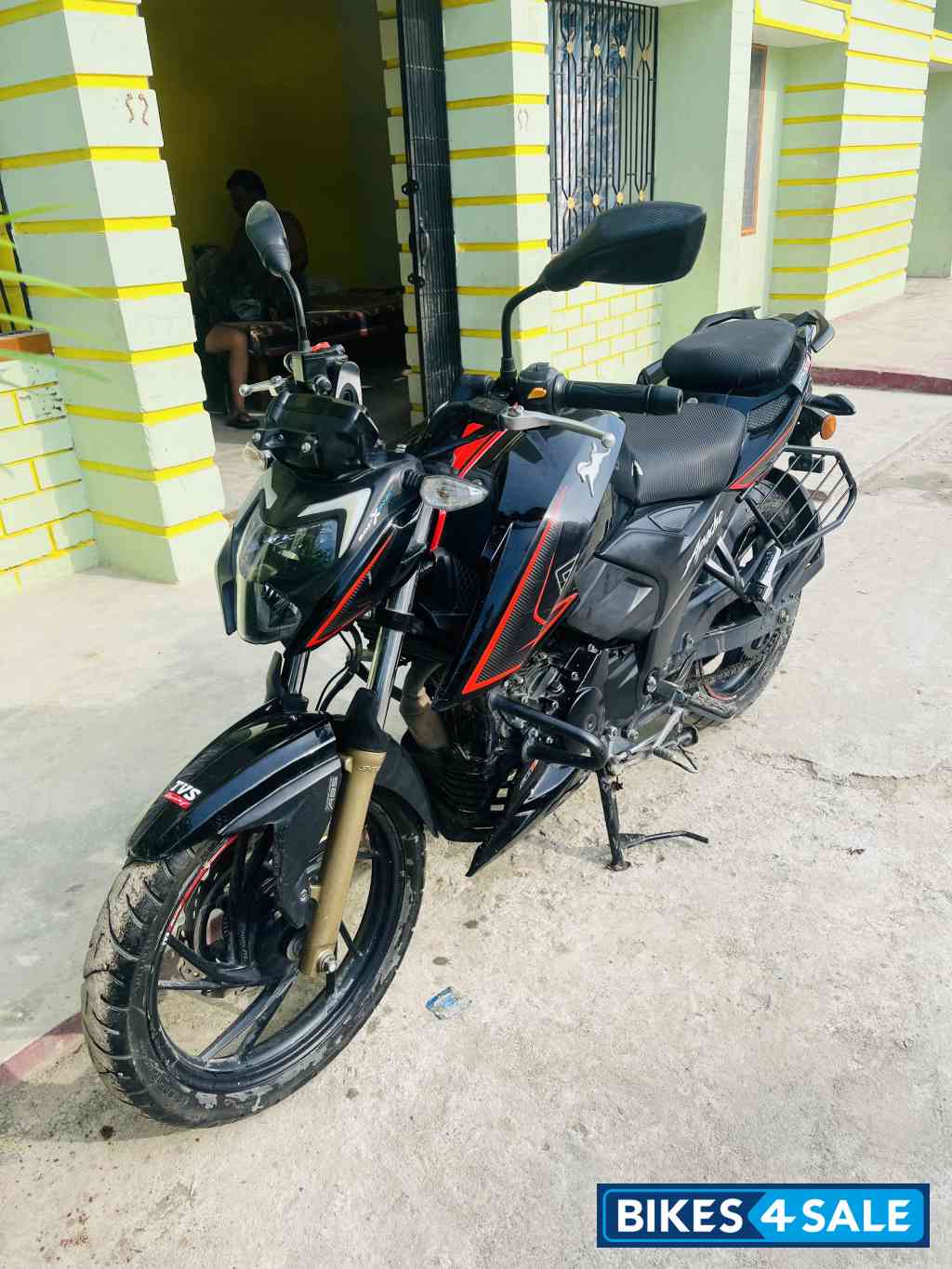 TVS Apache RTR 200 4V ABS