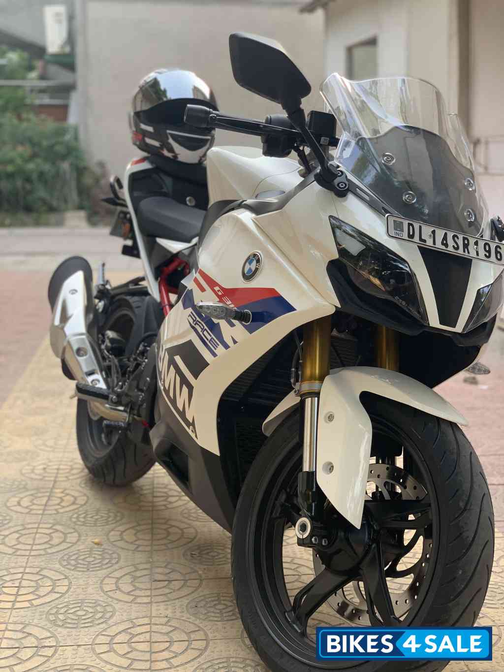 White BMW G 310 RR