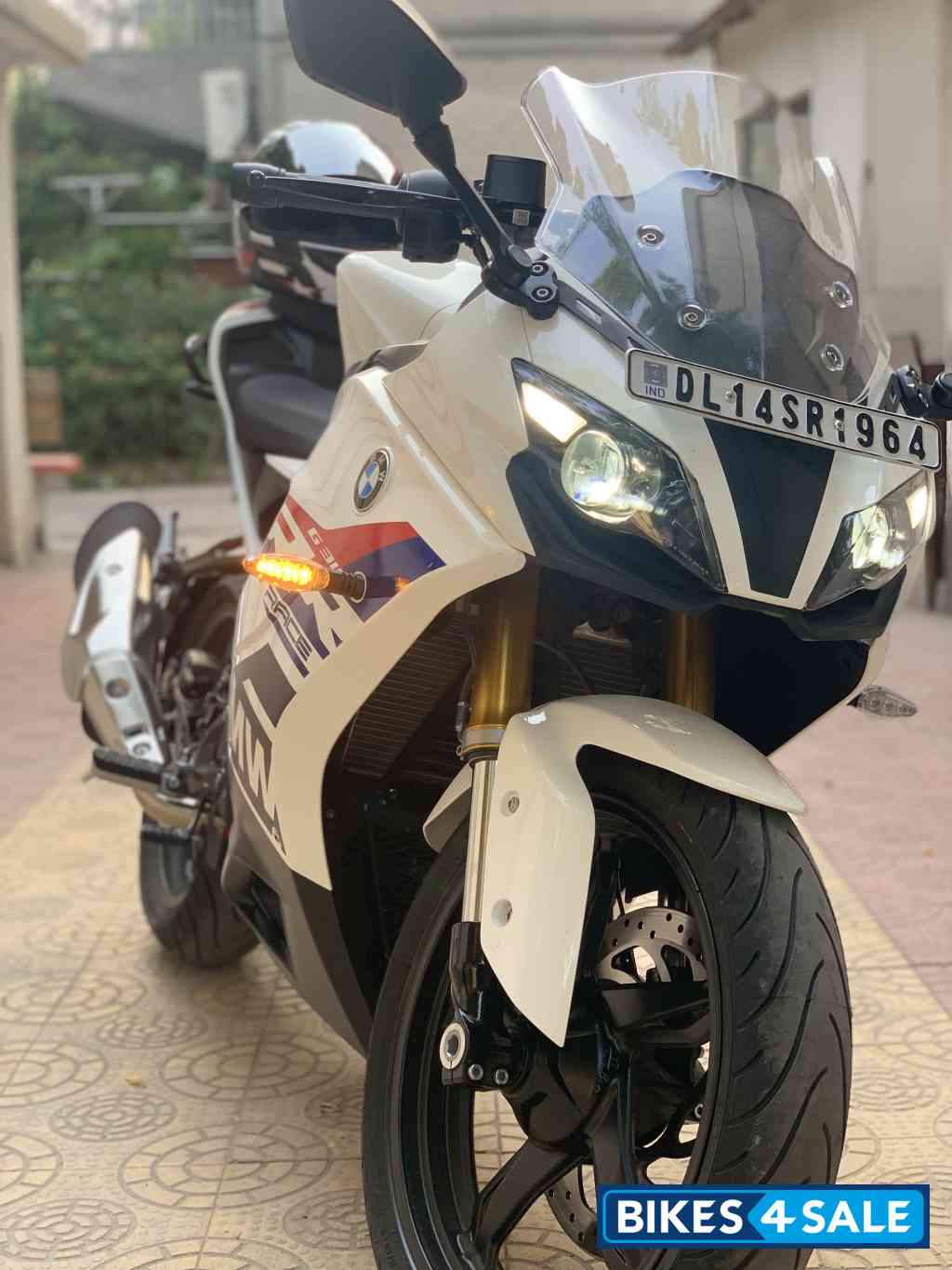 White BMW G 310 RR White BMW G 310 RR