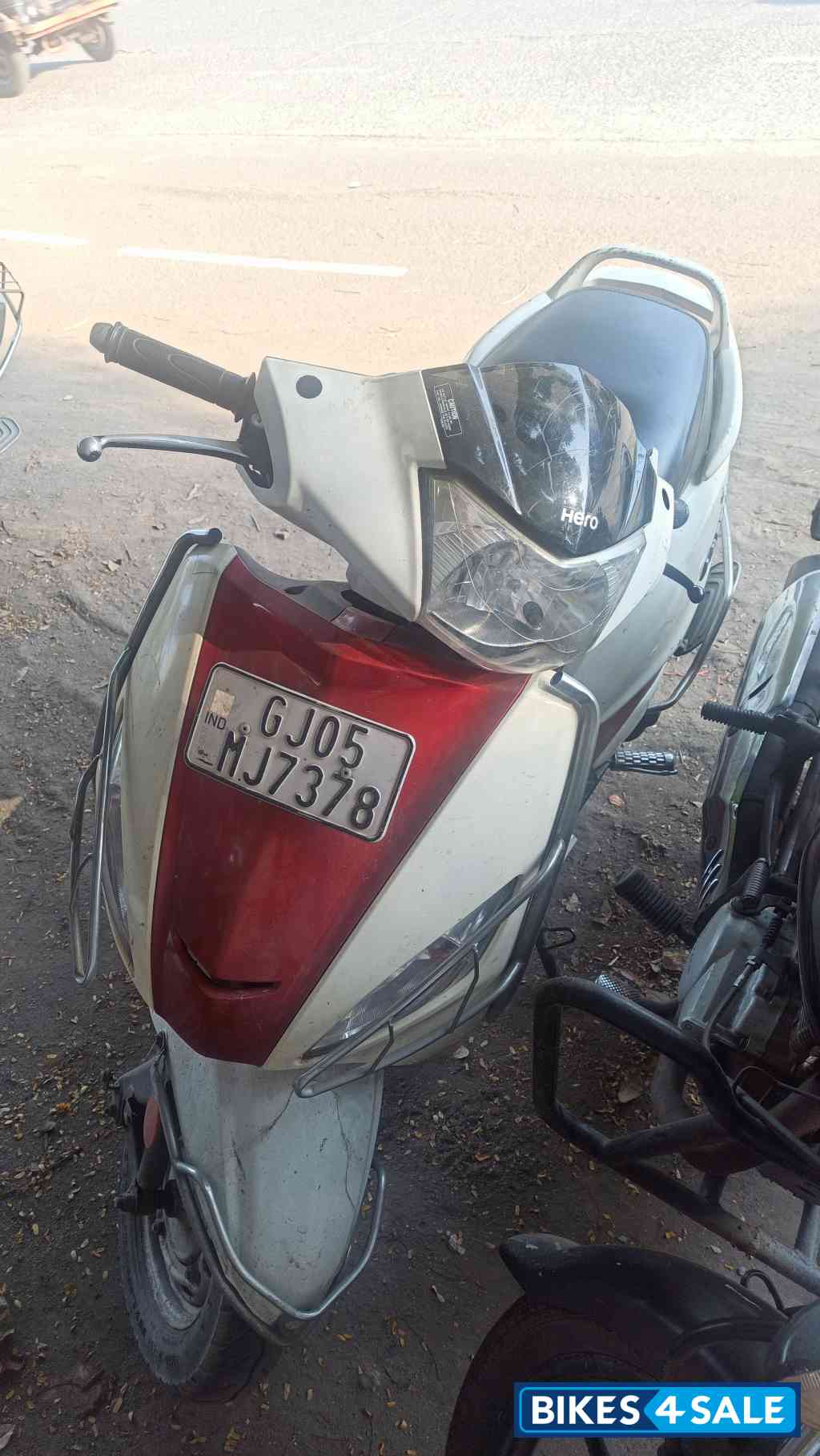 White & Red Hero Maestro