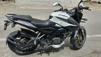 White Bajaj Ns 200