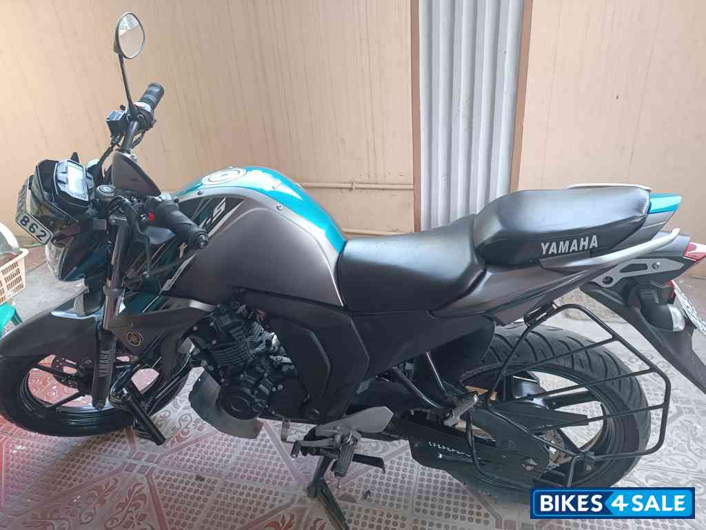 Hurricane Grey Blue Yamaha FZ-S FI V2