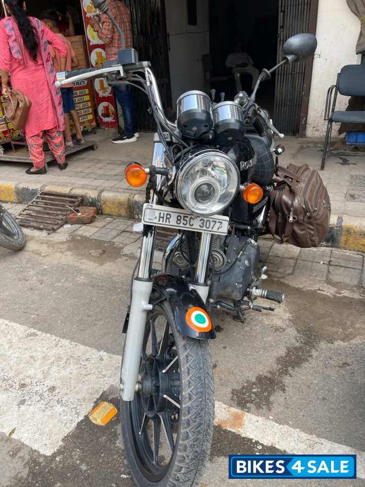 Black Royal Enfield Thunderbird 500