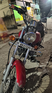 Red Bajaj Avenger 220 DTS-i