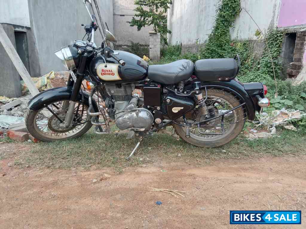 Black Royal Enfield Classic 350