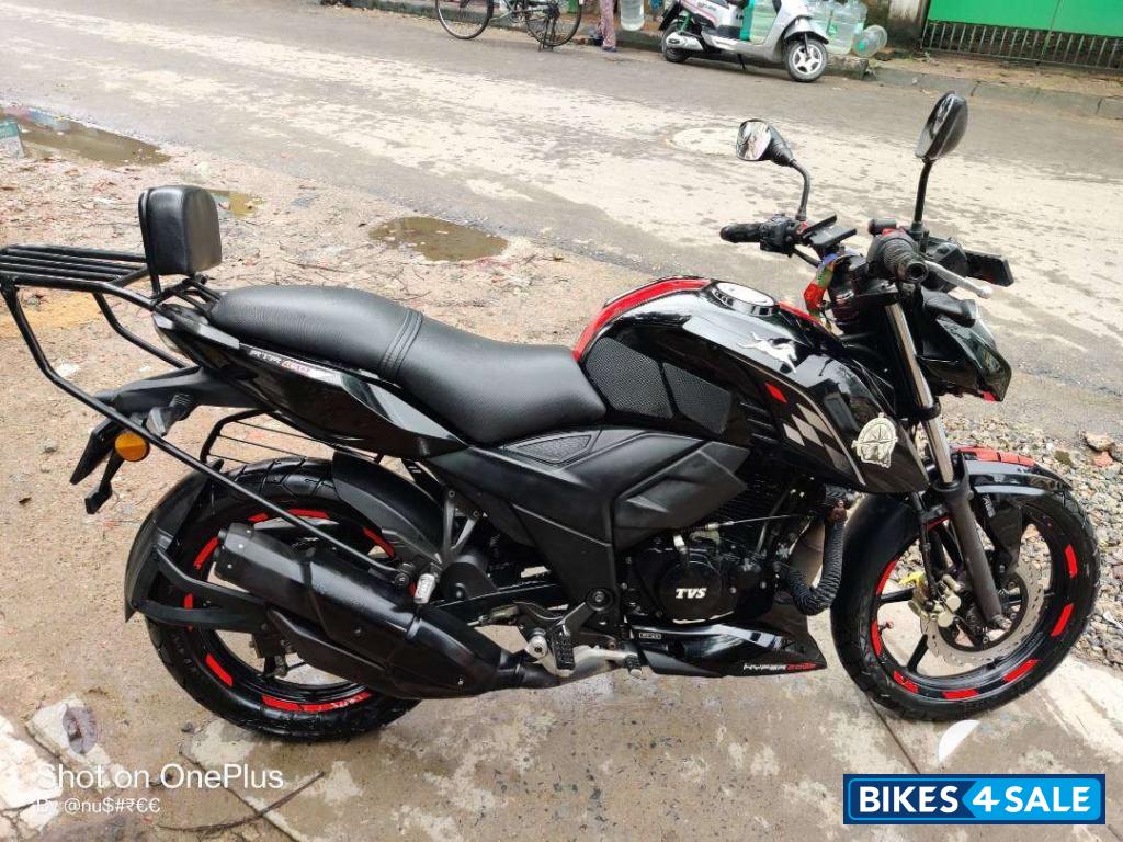Black TVS Apache RTR 160 4V