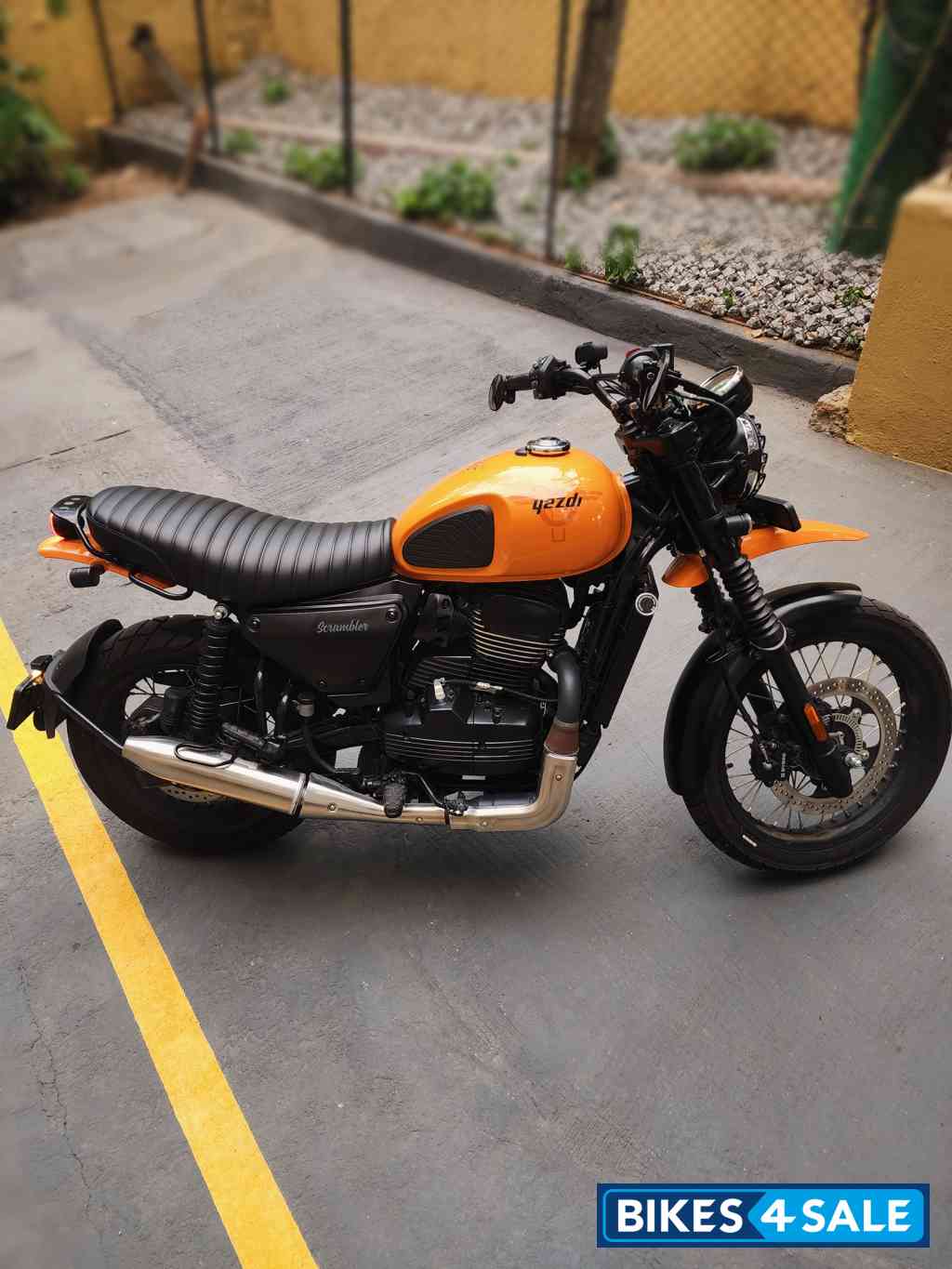 Yezdi Scrambler Single Tone Yezdi Scrambler Single Tone