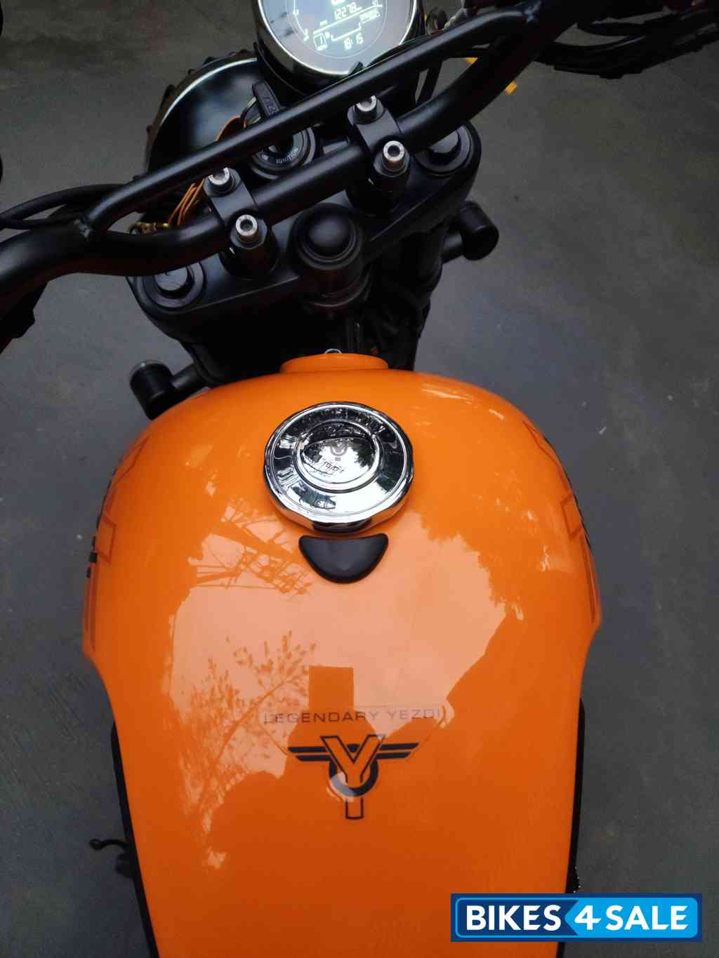 Yezdi Scrambler Single Tone