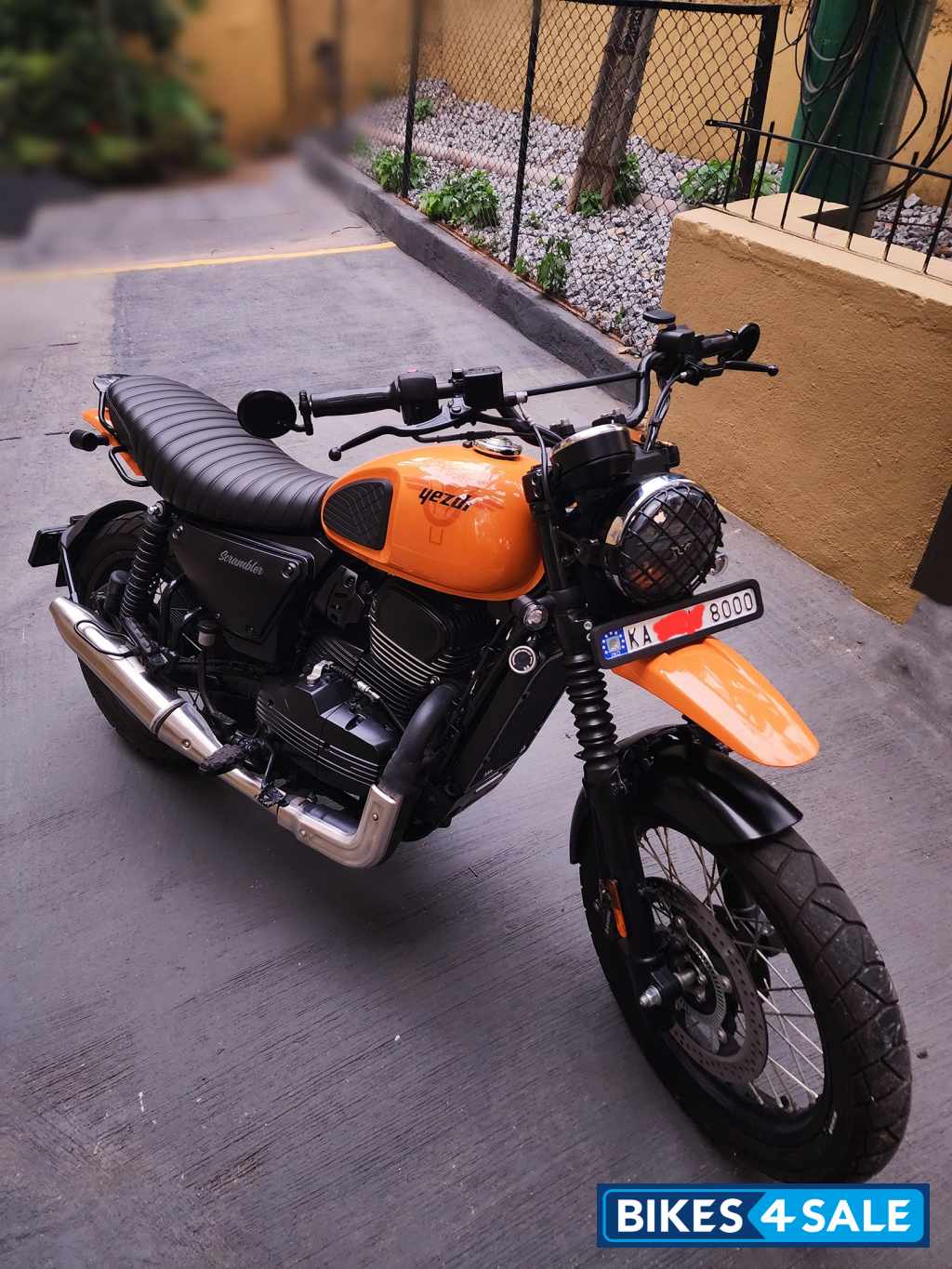 Yezdi Scrambler Single Tone