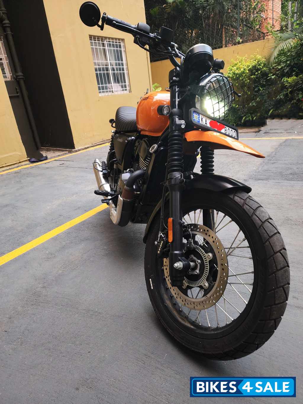 Yezdi Scrambler Single Tone