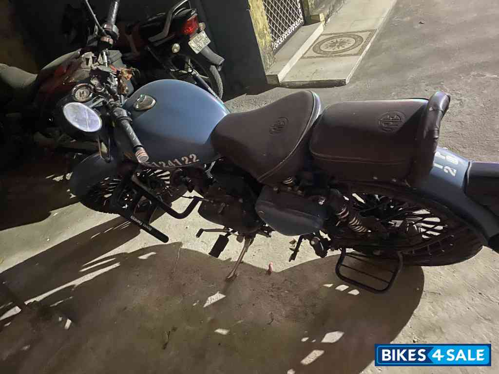 Royal Enfield Classic Squadron Blue Royal Enfield Classic Squadron Blue