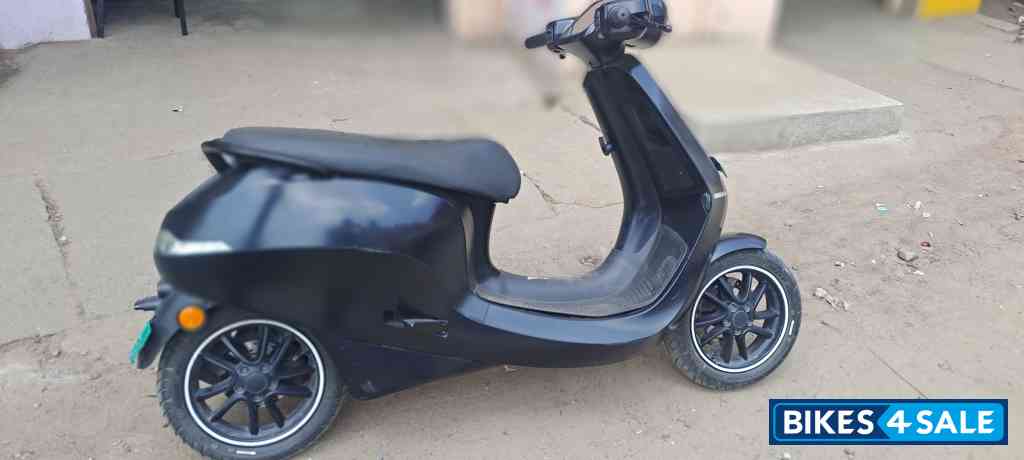 Matt Black Ola S1 Pro