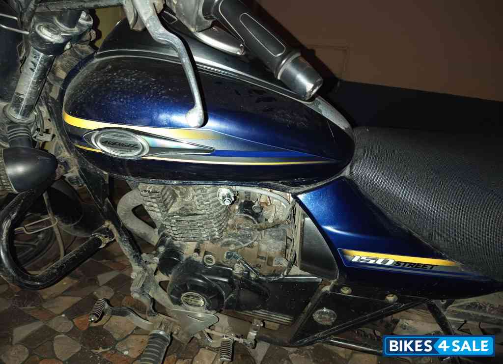 Blue Bajaj Avenger Street 150