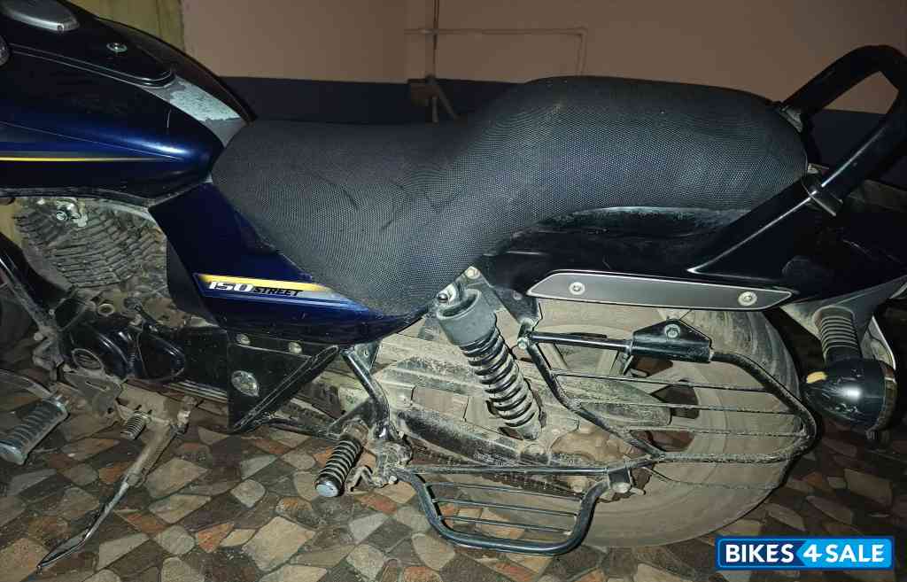 Blue Bajaj Avenger Street 150