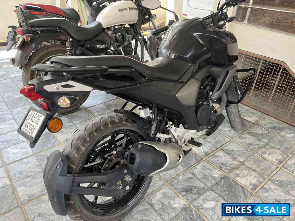 Metalic Black Yamaha FZ FI V3 BS6