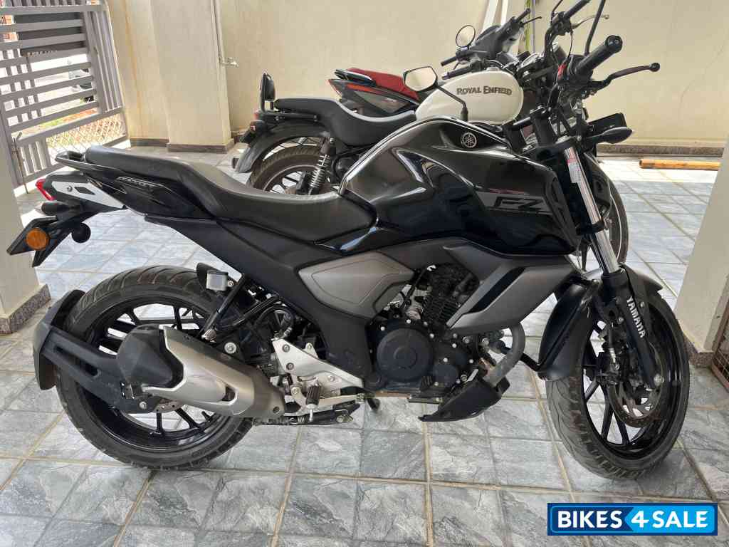 Metalic Black Yamaha FZ FI V3 BS6