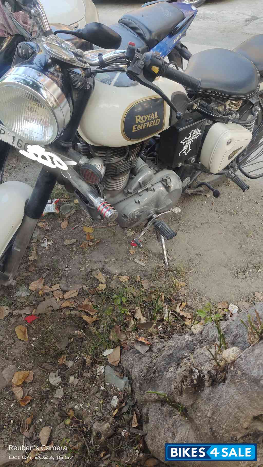 White Royal Enfield Classic 350 BS VI