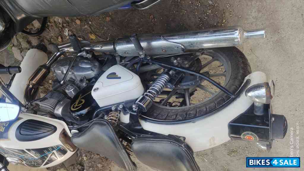 White Royal Enfield Classic 350 BS VI White Royal Enfield Classic 350 BS VI