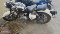 White Royal Enfield Classic 350 BS VI