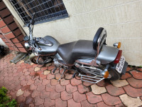 Silver Bajaj Avenger 220 DTS-i