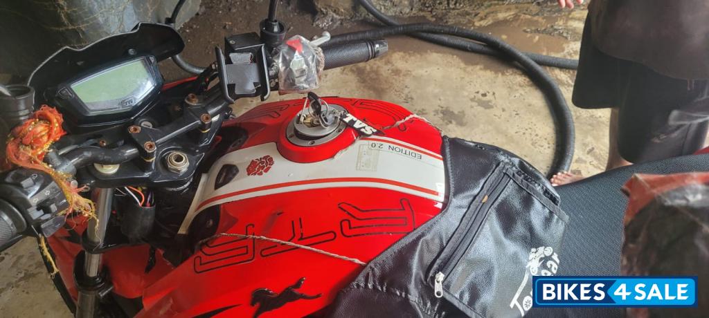 Red TVS Apache RTR 160 4V