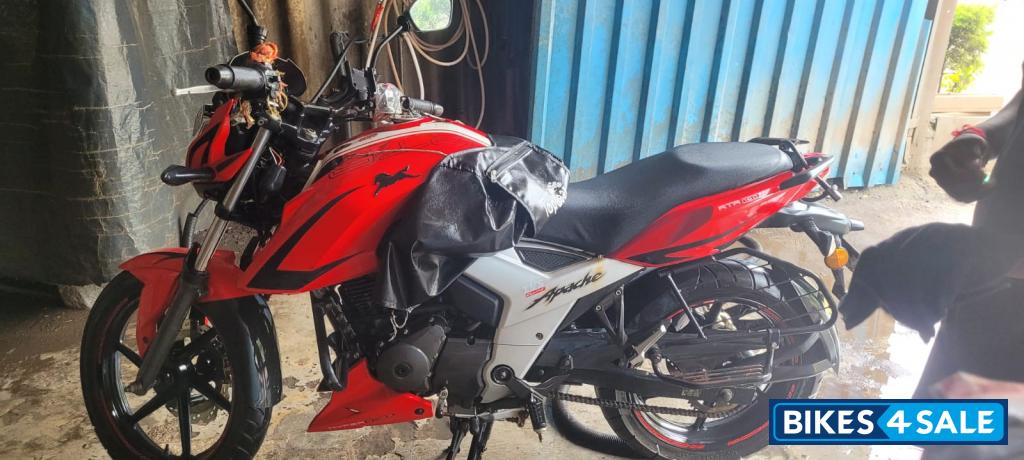 Red TVS Apache RTR 160 4V