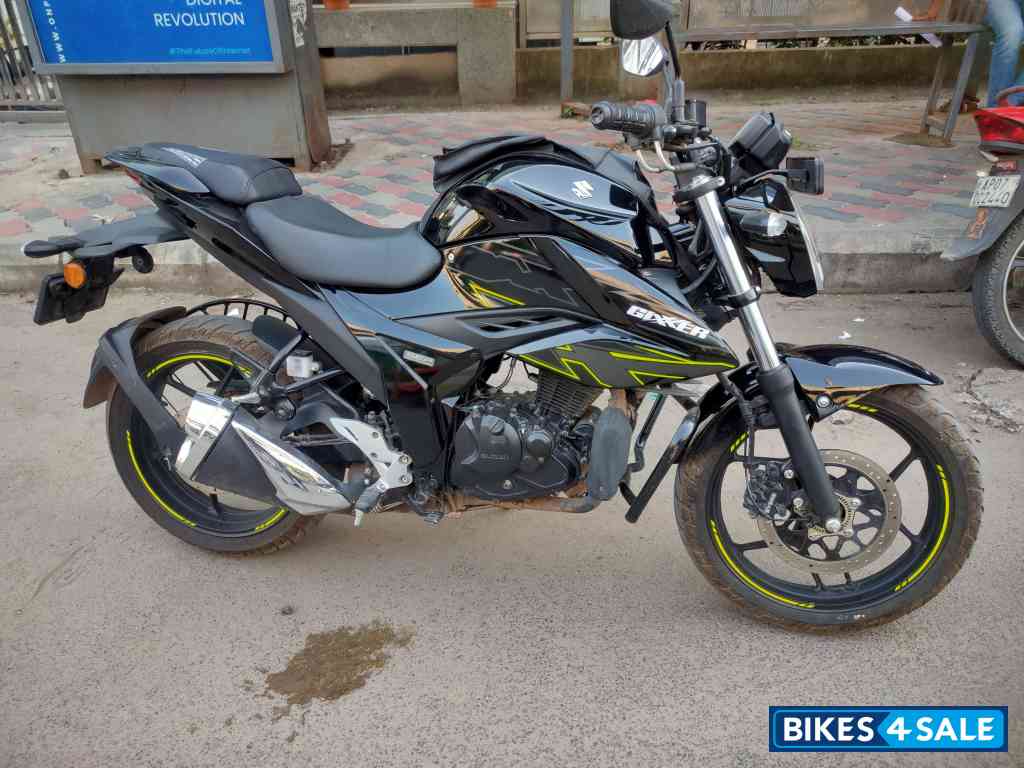 Black Suzuki Gixxer 150