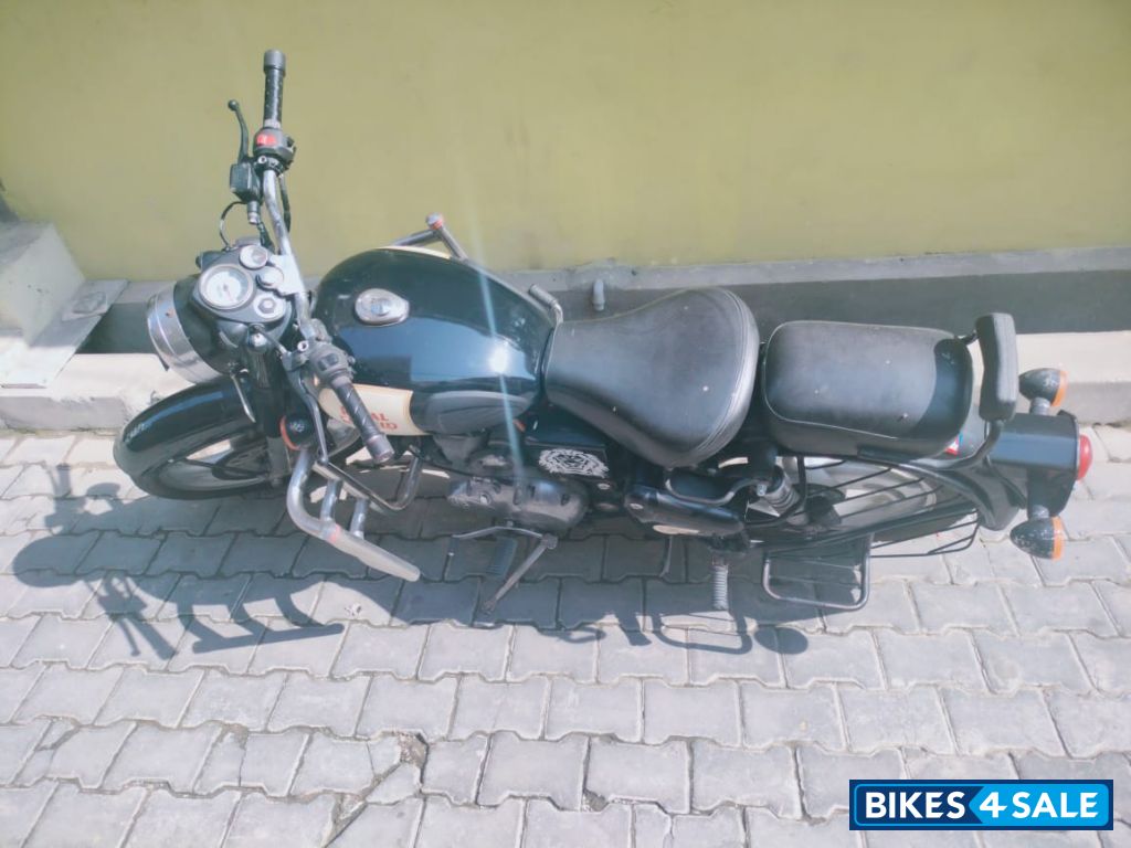 Black Royal Enfield Classic 350 BS VI