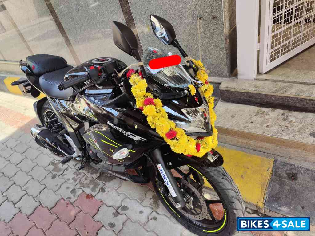Premium Black Suzuki Gixxer SF
