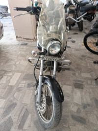 Ebony Black Bajaj Avenger Cruise 220