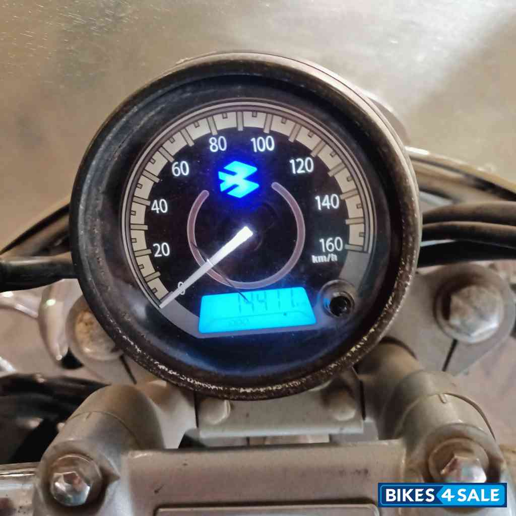 Ebony Black Bajaj Avenger Cruise 220 Ebony Black Bajaj Avenger Cruise 220