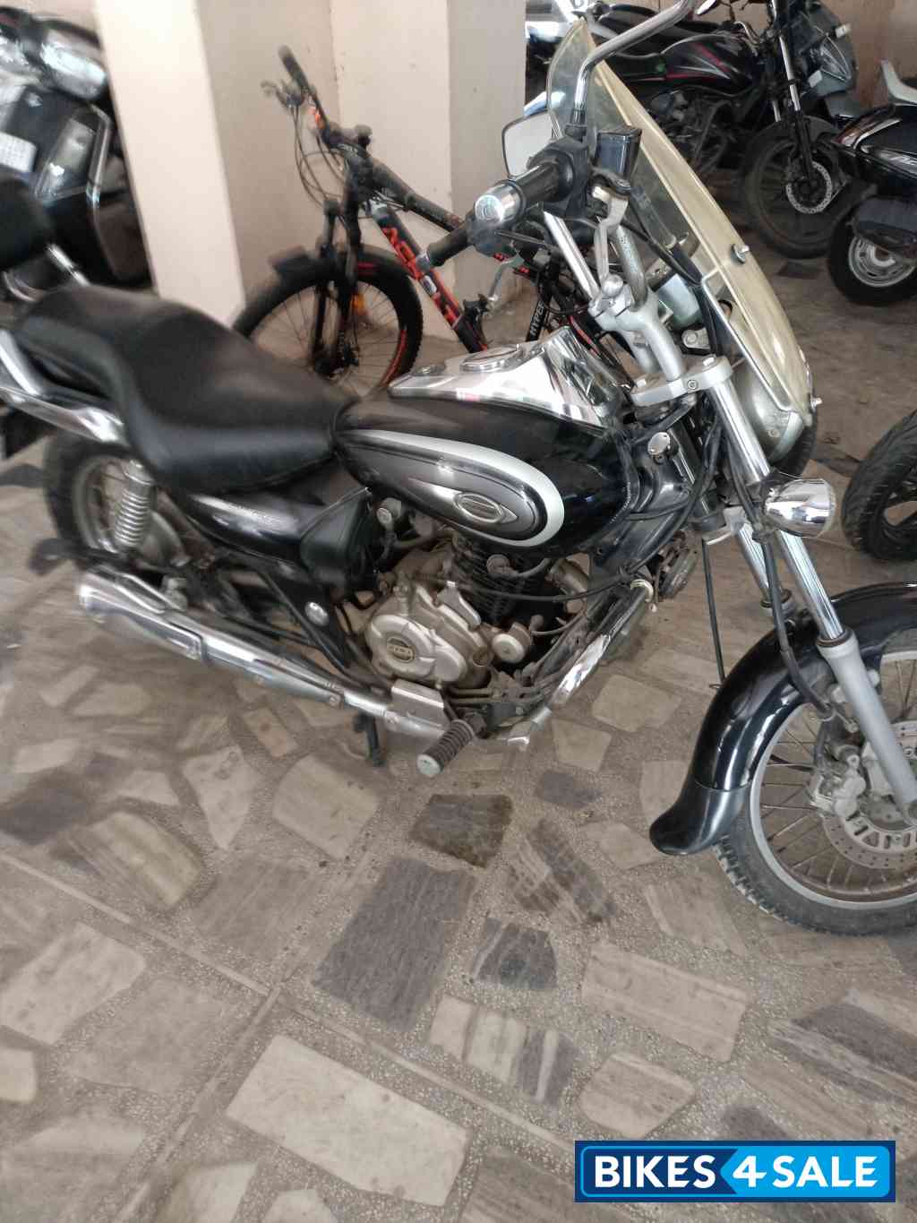 Ebony Black Bajaj Avenger Cruise 220 Ebony Black Bajaj Avenger Cruise 220