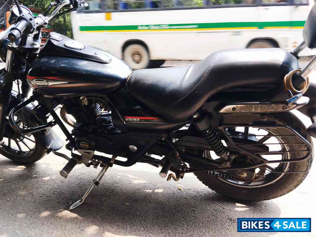 Bajaj Avenger 220 DTS-i