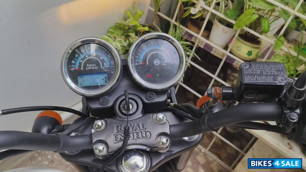 White Royal Enfield Thunderbird X 350