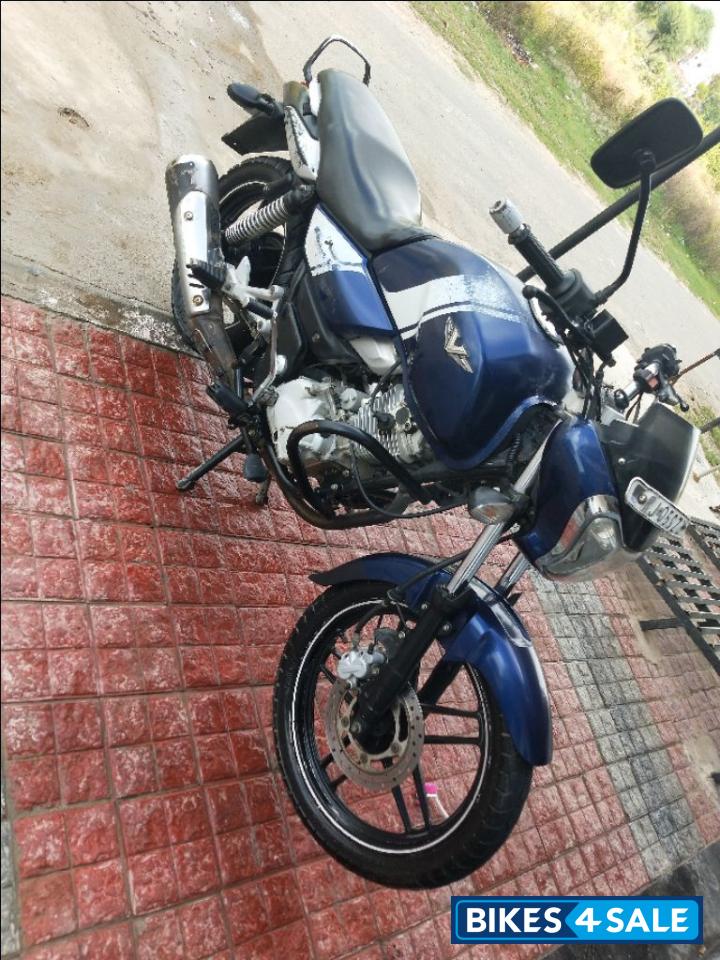 Bajaj V15