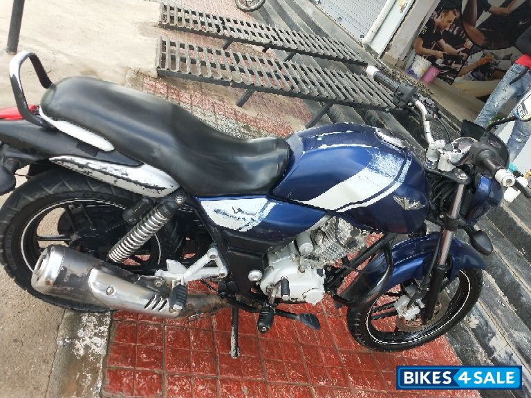 Bajaj V15