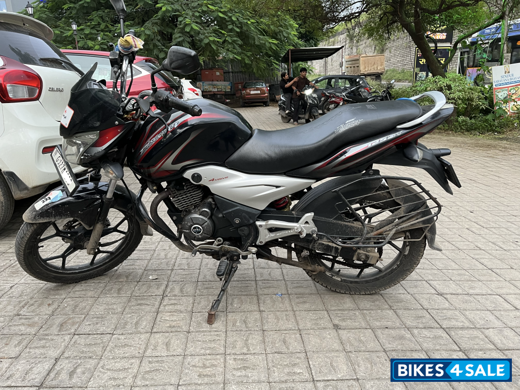 Black Bajaj Discover 125 ST