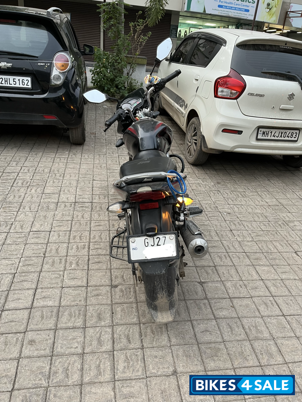 Black Bajaj Discover 125 ST