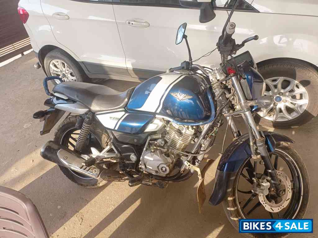 Bajaj V15