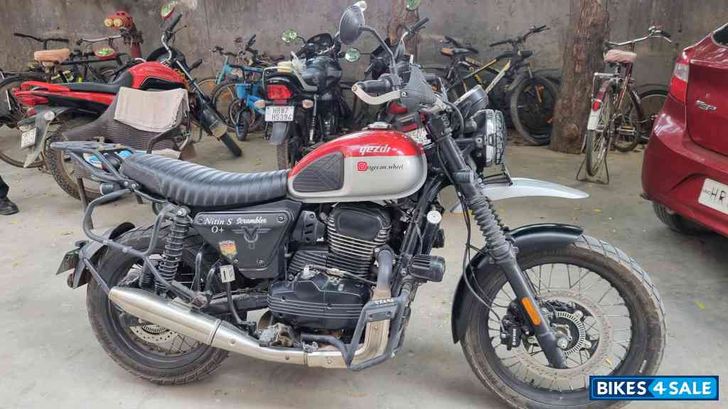Yezdi Scrambler Dual Tone Yezdi Scrambler Dual Tone