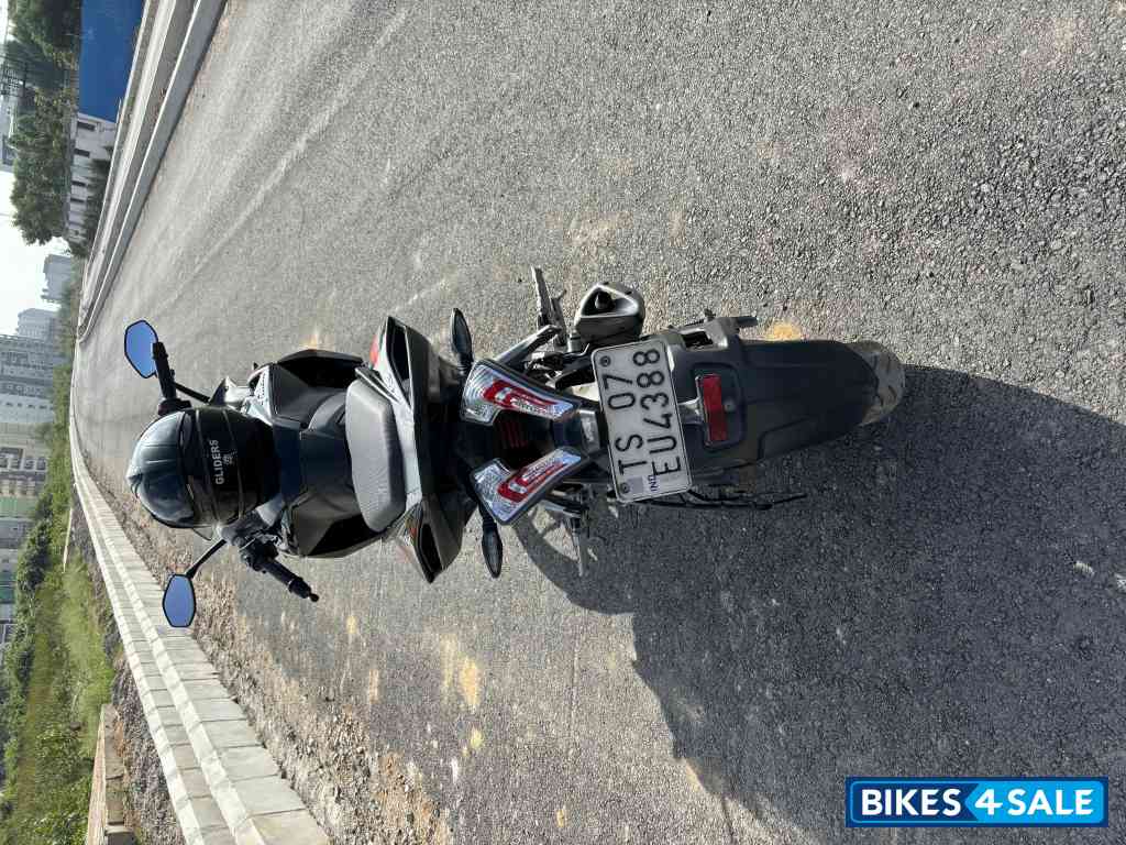 Black Bajaj Pulsar RS 200