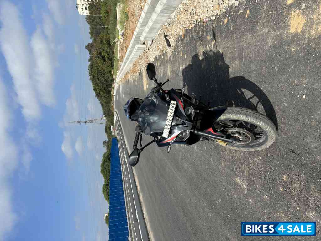 Black Bajaj Pulsar RS 200